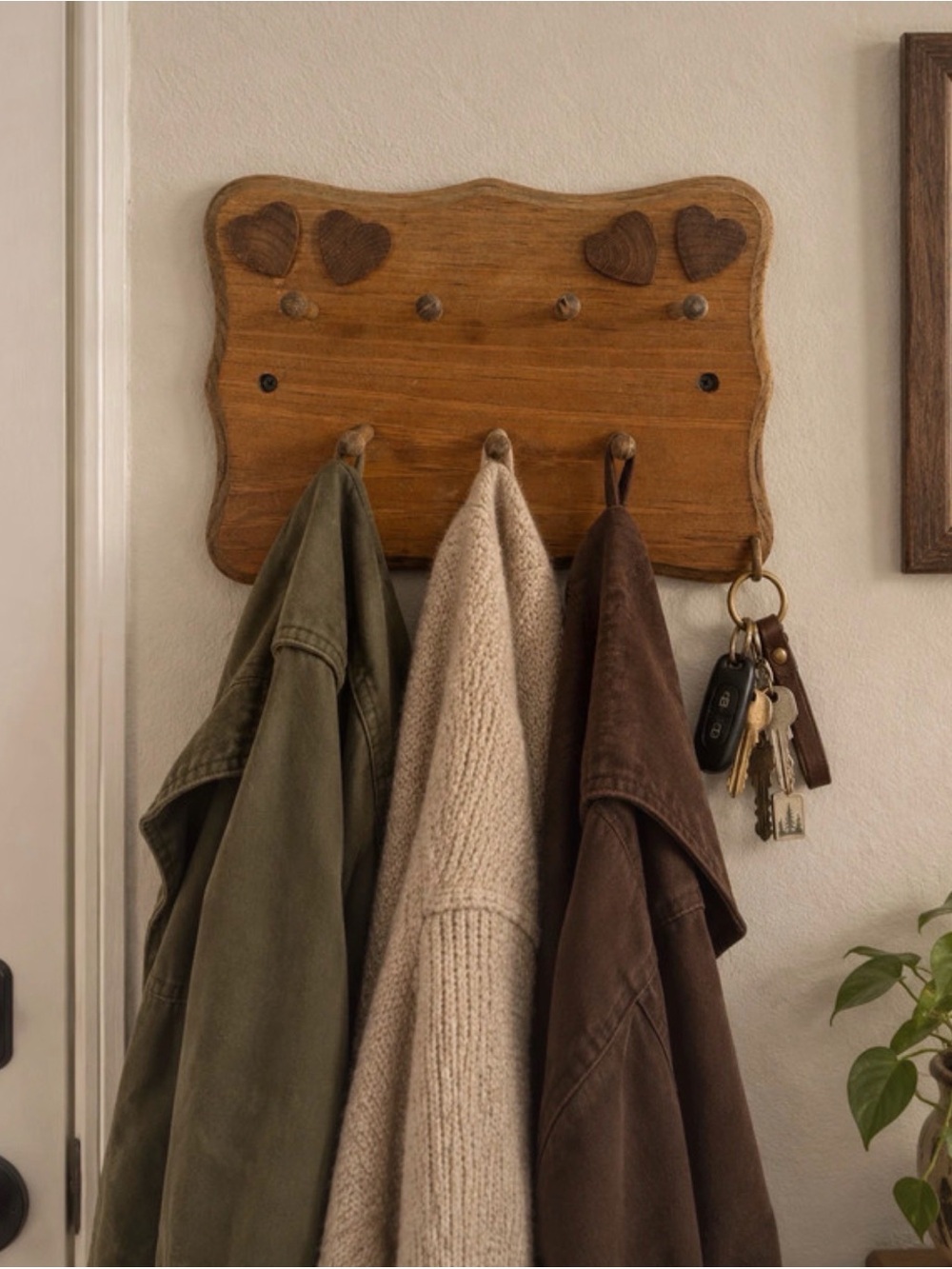 Vintage Wooden Heart Wall Hook Rack in Warm Brown